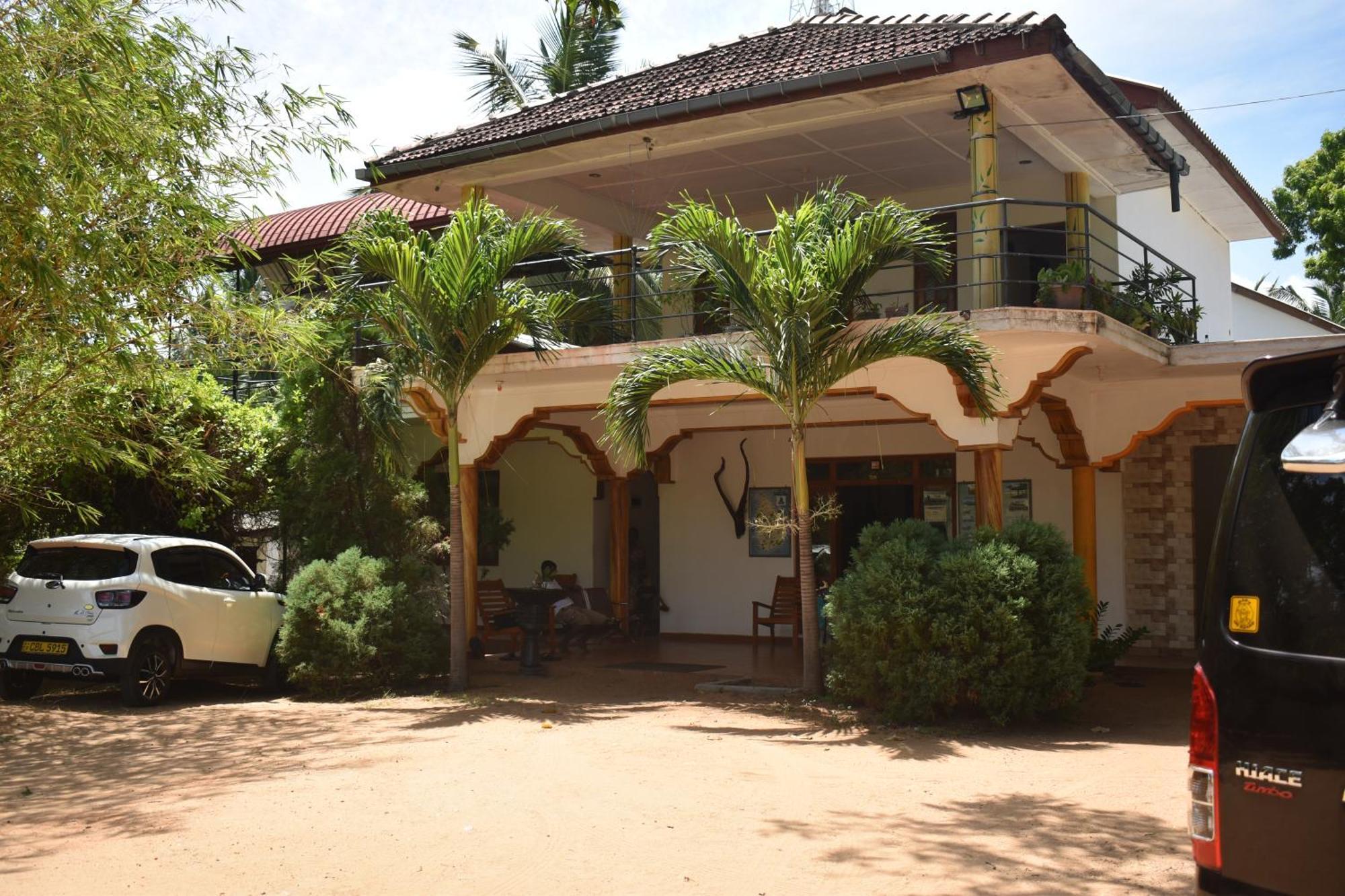 Thirumalai Park Hotel Nilaveli Exterior photo