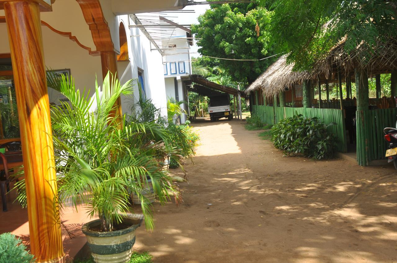 Thirumalai Park Hotel Nilaveli Exterior photo