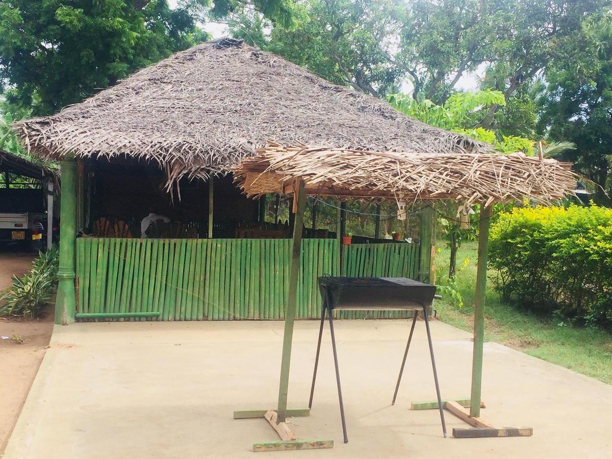 Thirumalai Park Hotel Nilaveli Exterior photo