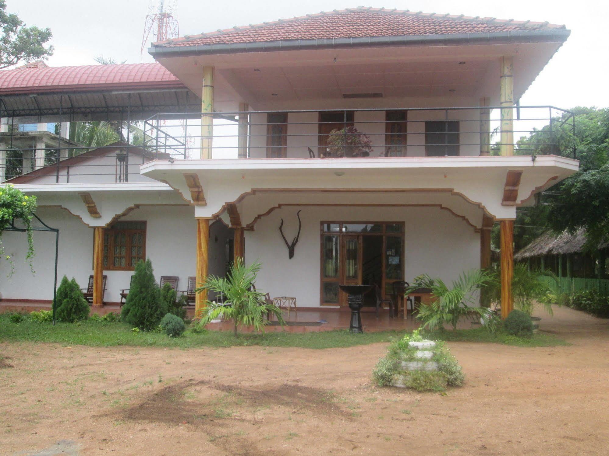 Thirumalai Park Hotel Nilaveli Exterior photo